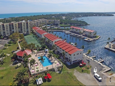 Futura Yacht Club Islamorada Rentals: Luxury Getaway Awaits