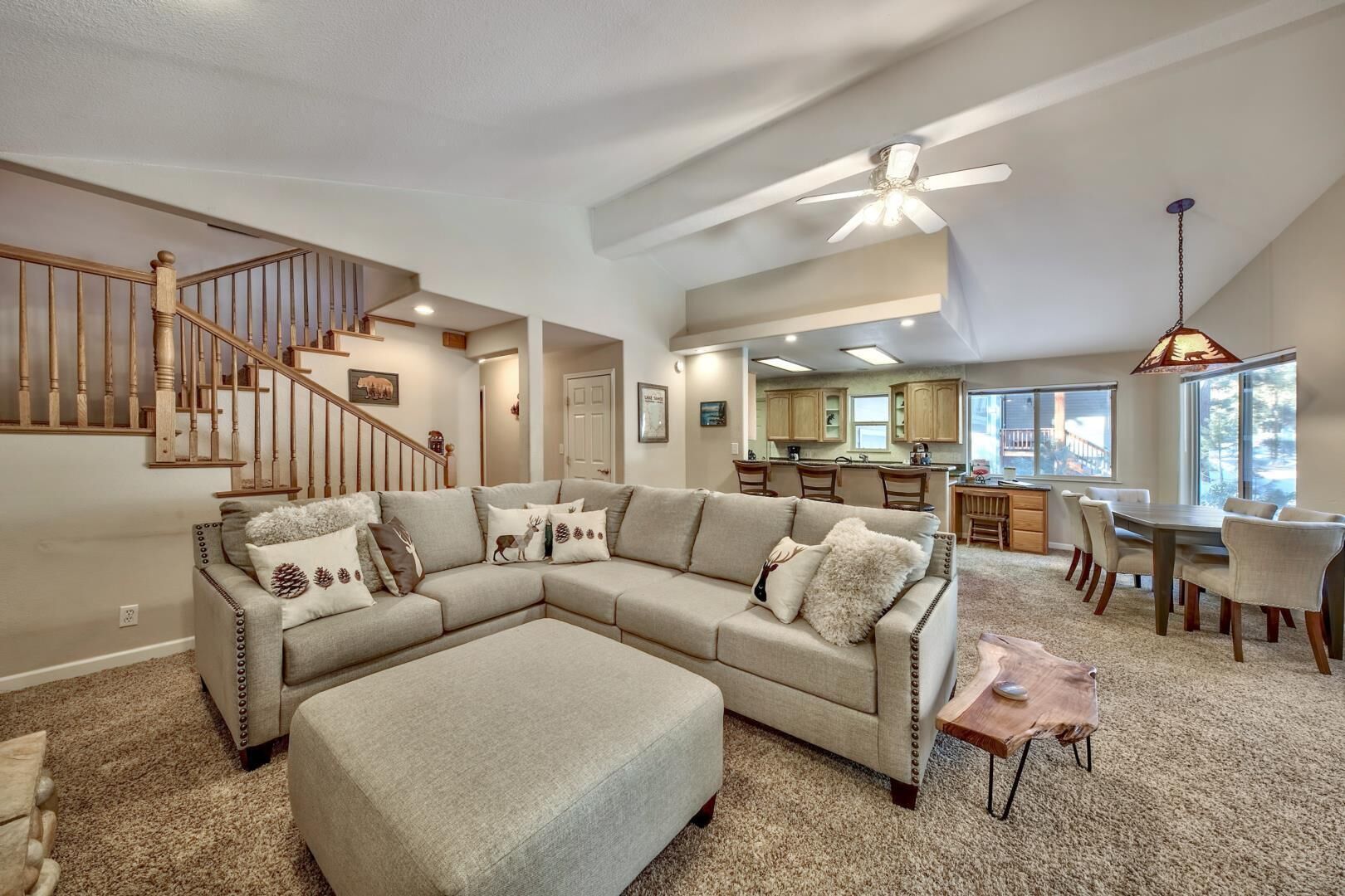 Golden Bear Pause- Hot tub, pets, big yard, hiker's paradise
