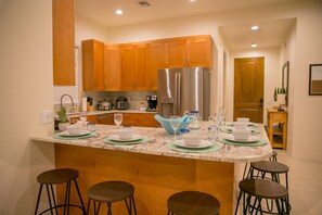Fridge, microwave, oven, stovetop - Tanque Verde Valley Private Guest House 2 Bedroom, 2 Bath (Tucson)