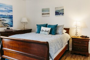 4 slaapkamers, een bureau, een strijkplank/strijkijzer, reisbedje