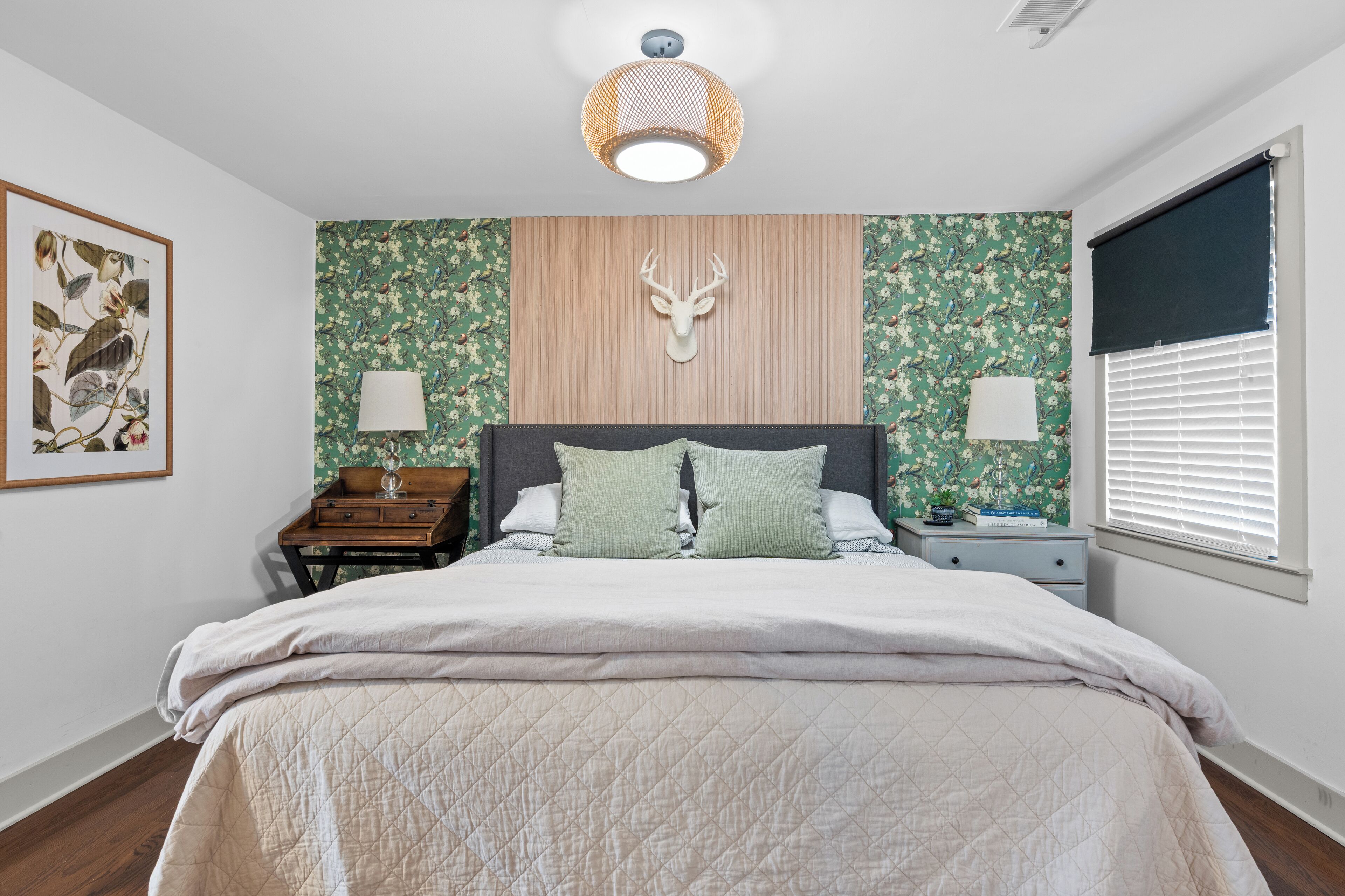 1 slaapkamer, een strijkplank/strijkijzer, gratis wifi, beddengoed