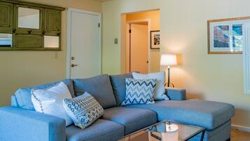 Condo, 2 Bedrooms | Living room