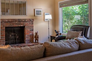 Kondominium, 2 kamar tidur | Ruang keluarga