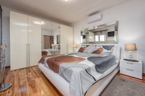 5 habitaciones, tabla de planchar con plancha y wifi gratis