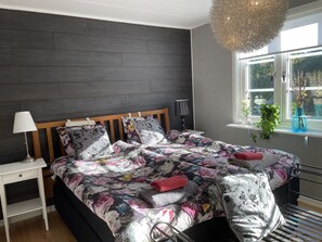 2 bedrooms, desk, iron/ironing board, free WiFi