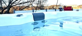 Historiskt och lugnt område med 3 minuter till centrum - altan och bubbelpool