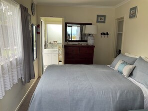 1 chambre, fer et planche Ă repasser, Wi-Fi gratuit, draps fournis
