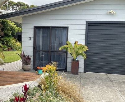 Beachside Studio close to cafes & wineries