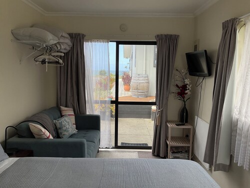 Beachside Studio close to cafes & wineries 