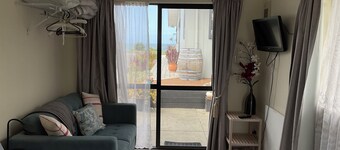 Beachside Studio close to cafes & wineries 