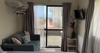 Beachside Studio close to cafes & wineries