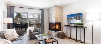 SKI N SKI OUT,  LAST MINUTE DEAL,  POWDER has arrived.  Hot Tub, Hot Pools, 