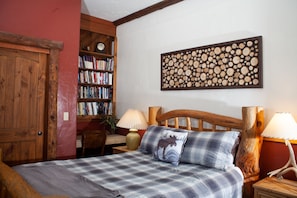 2 bedrooms, in-room safe, desk, iron/ironing board