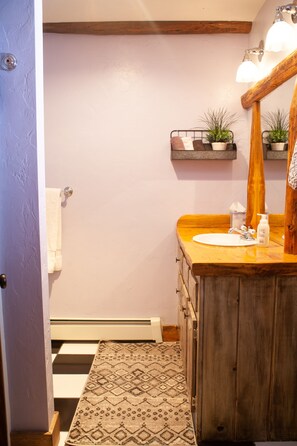 Combined shower/bathtub, hair dryer, towels, soap