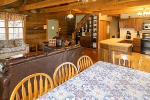 TV, foosball, stereo, offices - Beautiful Rustic Log Cabin Near Kentucky Lake (Springville)