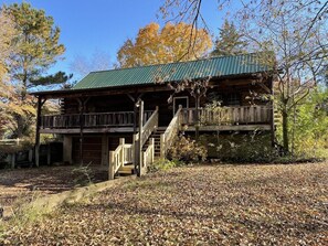 Exterior - Beautiful Rustic Log Cabin Near Kentucky Lake (Springville)