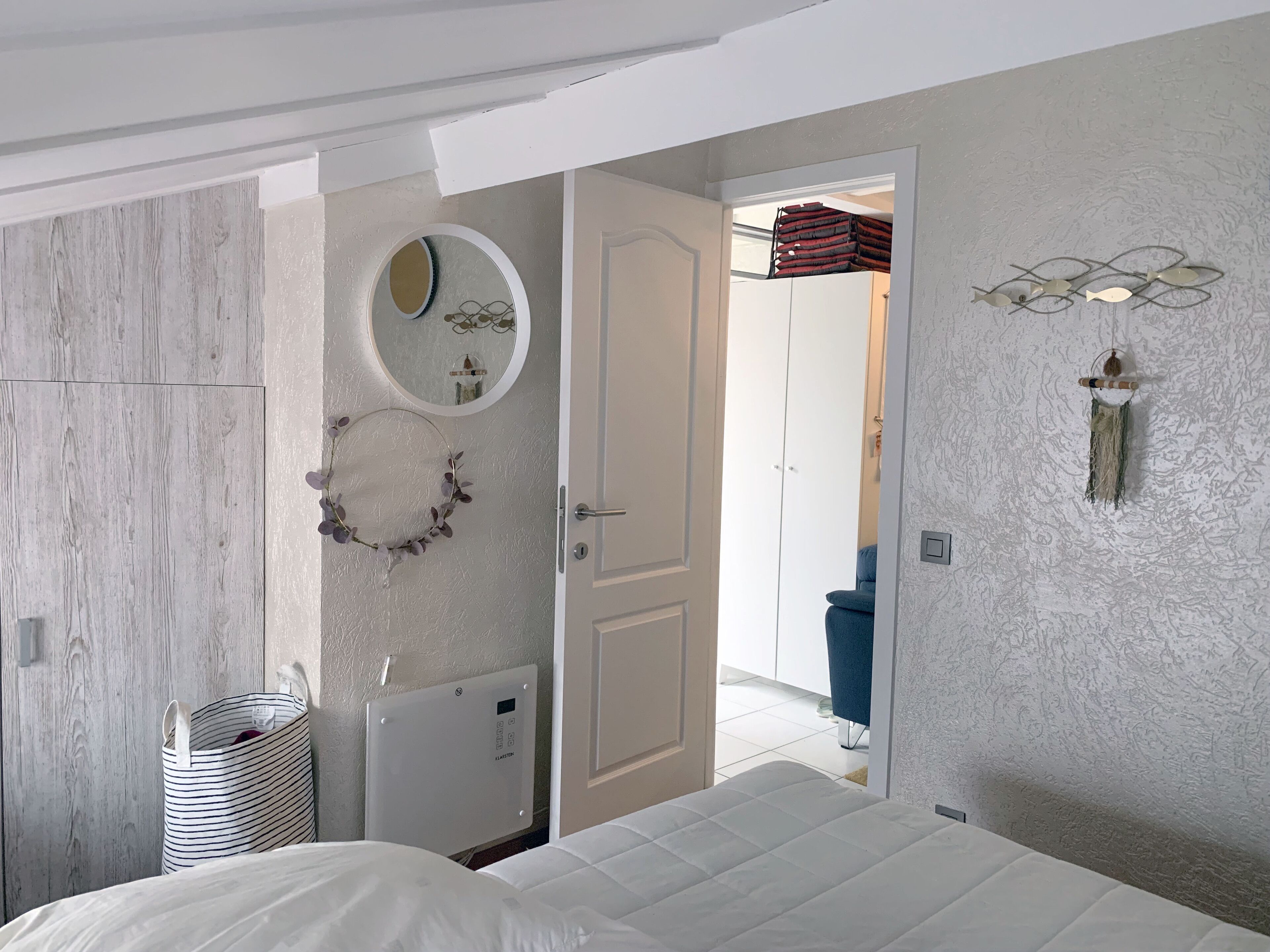 3 chambres, bureau, fer et planche à repasser, lit parapluie