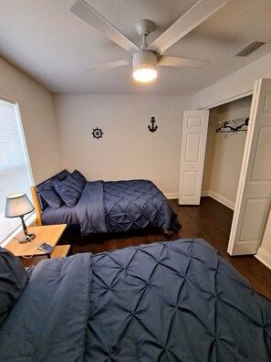 3 bedrooms, in-room safe, iron/ironing board, travel cot - Flo's house III with private heated pool, 3 bedrooms and 3 bathrooms (St. Petersburg)