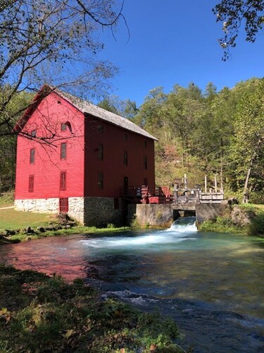 Cozy Cabin in the HEART of the Ozark National Scenic Riverway!