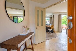 Interior - Iles Inn | Lynmore Location with Spa Pool (Rotorua)