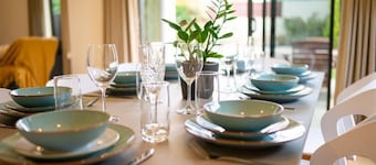 Iles Inn | Lynmore Location with Spa Pool