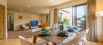 Iles Inn | Lynmore Location with Spa Pool