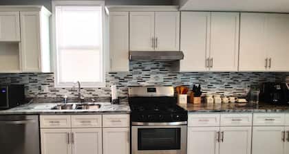 Spacious Elegantly Furnished 4BR House in Great Location in Baltimore