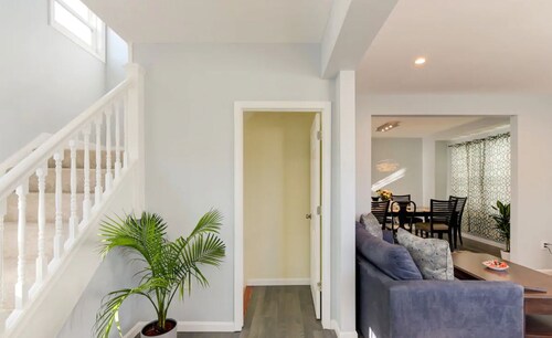 Spacious Elegantly Furnished 4BR House in Great Location in Baltimore