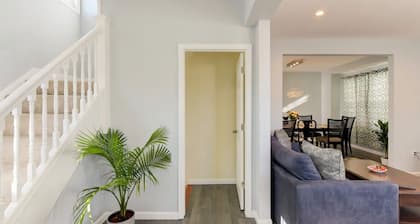 Spacious Elegantly Furnished 4BR House in Great Location in Baltimore