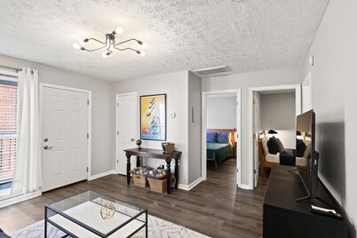 Across from Campus! Magnolia LinenCo #7 Downtown AU