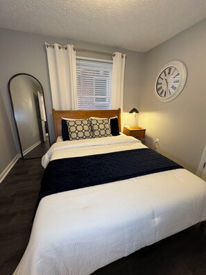 2 bedrooms, free WiFi, bed sheets - Across from Campus! Magnolia LinenCo #7 Downtown AU (Auburn)