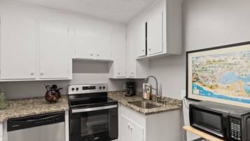 冰箱、微波炉、烤箱、炉灶