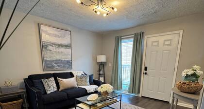 Across from Campus! Magnolia LinenCo #7 Downtown AU