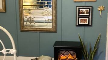 1 bedroom, desk, iron/ironing board, free WiFi