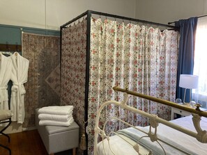 1 habitación, escritorio, tabla de planchar con plancha y wifi gratis 