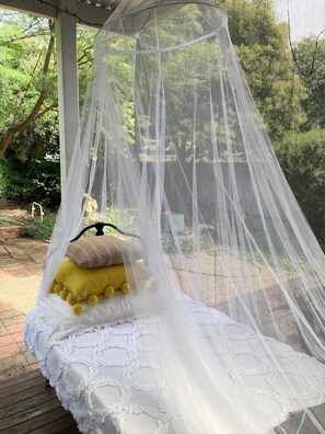 Property grounds - La Maison Rose - a French style garden retreat in the heart of Wangaratta (Wangaratta)