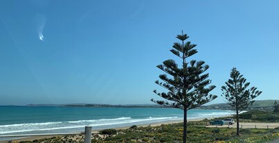 Holiday on Hero, Dog Friendly, outdoor SPA, 3 mins walk to the beach, fast Wifi