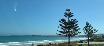 Holiday on Hero, Dog Friendly, outdoor SPA, 3 mins walk to the beach, fast Wifi