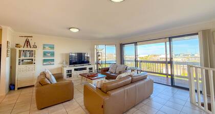 Holiday on Hero, Dog Friendly, outdoor SPA, 3 mins walk to the beach, fast Wifi