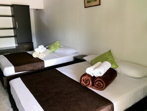 Internet, bed sheets, wheelchair access - Room with 2 double beds Number 2 (COMBIA)