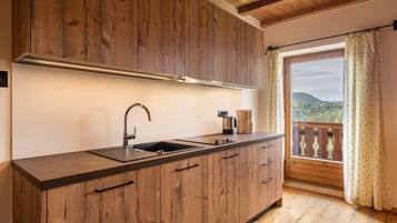 Fridge, stovetop, dishwasher, coffee/tea maker