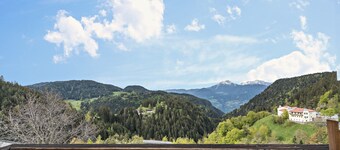 Appartamento "Sonnenblume - Nusserhof" vicino all'area sciistica con vista sulle montagne e balcone