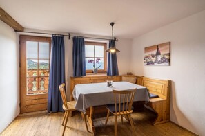 Dining - Apartment "Enzian - Nusserhof" near Skiing Area with Mountain Views & Balcony (Hafling)