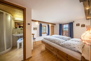 1 bedroom, iron/ironing board, free WiFi, bed sheets - Apartment "Enzian - Nusserhof" near Skiing Area with Mountain Views & Balcony (Hafling)