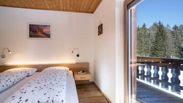 1 slaapkamer, een strijkplank/strijkijzer, gratis wifi, beddengoed