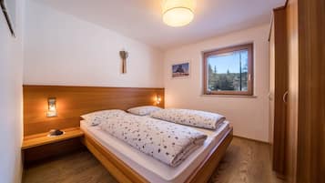 2 slaapkamers, een strijkplank/strijkijzer, gratis wifi, beddengoed