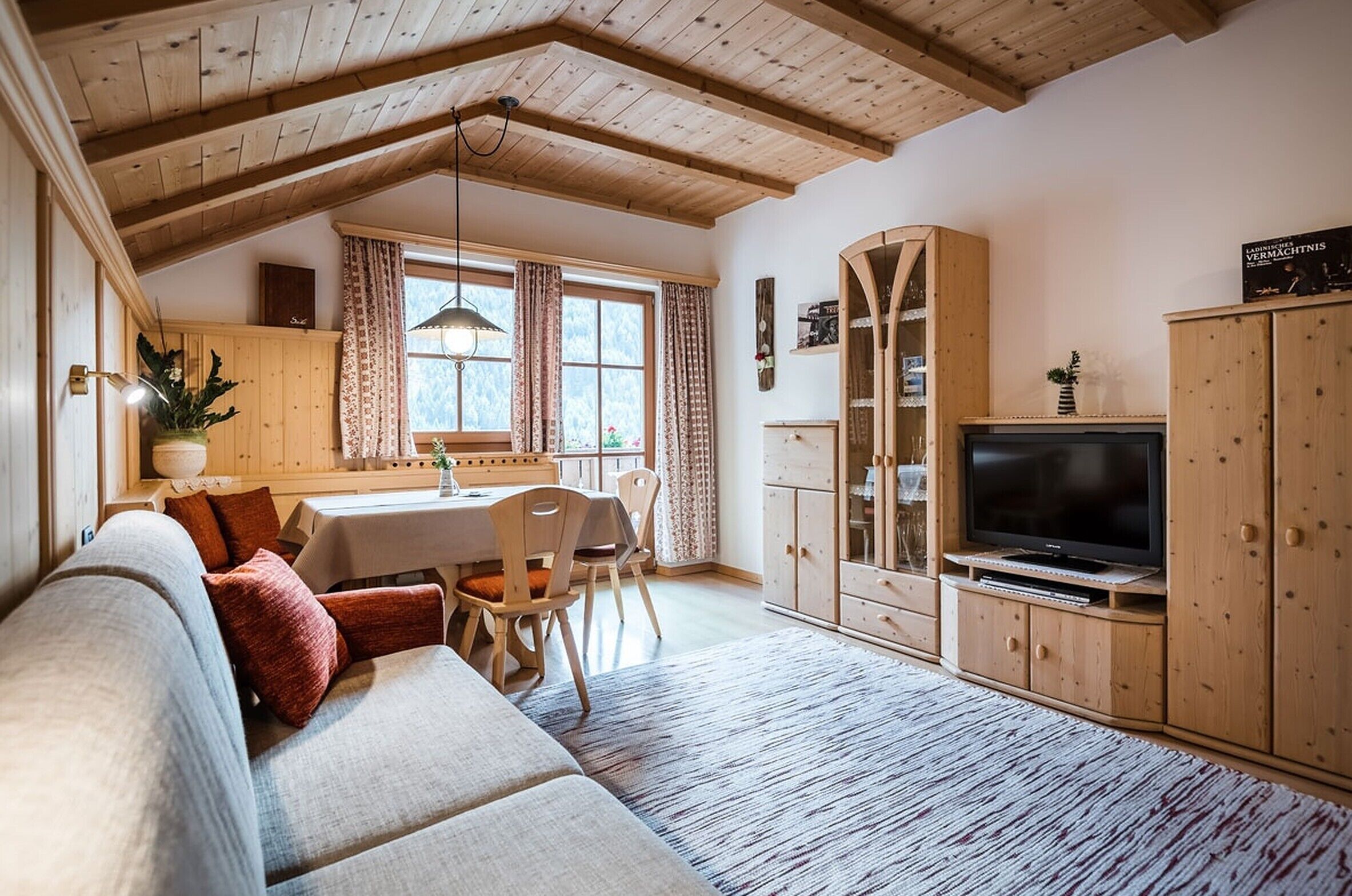 TV, videospill, DVD-spiller og stereoanlegg