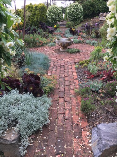 Peace and serenity in the hills close to wineries