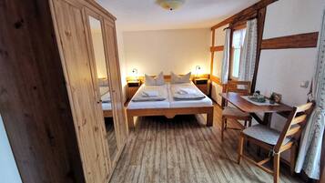 1 bedroom, desk, WiFi, bed sheets