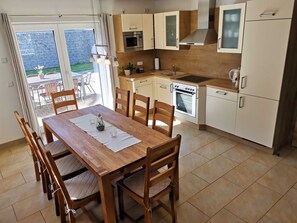 Kühlschrank, Mikrowelle, Ofen, Geschirrspüler